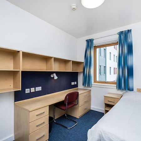 1 Night Free Comfortable Ensuite Rooms, Gillingham - Sk Hoo 外观 照片